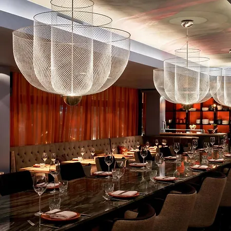 ホテル Roomers Frankfurt Central, Autograph Collection