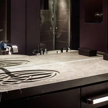 Roomers Frankfurt Central, Autograph Collection ホテル 5*