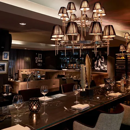 Roomers Frankfurt Central, Autograph Collection ホテル