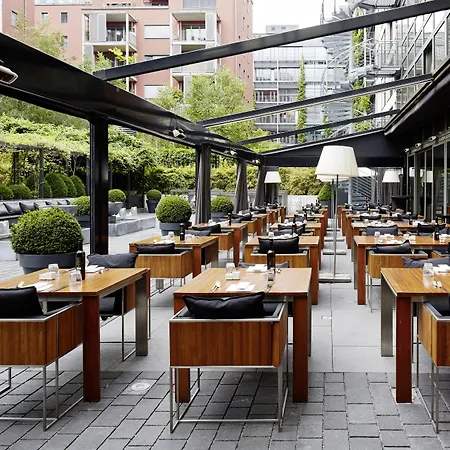 ホテル Roomers Frankfurt Central, Autograph Collection フランクフルト