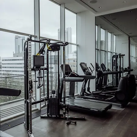 ホテル Roomers Frankfurt Central, Autograph Collection 5*