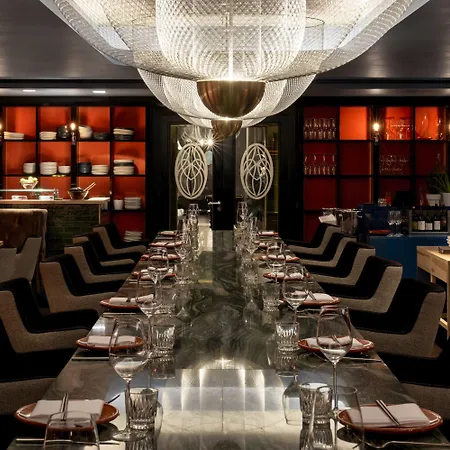 Roomers Frankfurt Central, Autograph Collection フランクフルト
