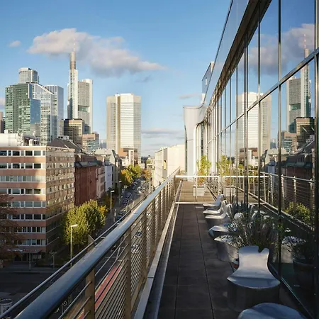 ホテル Roomers Frankfurt Central, Autograph Collection 5*