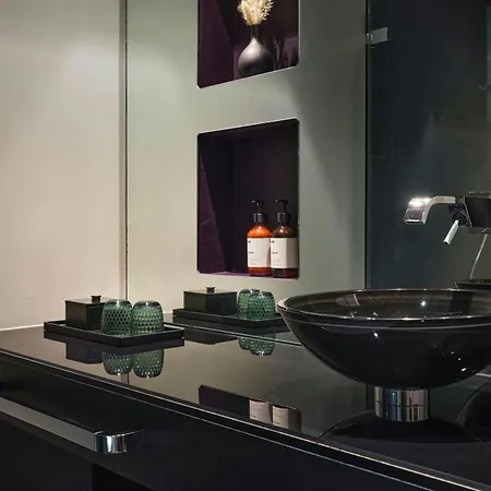 Отель Roomers Frankfurt Central, Autograph Collection 5*