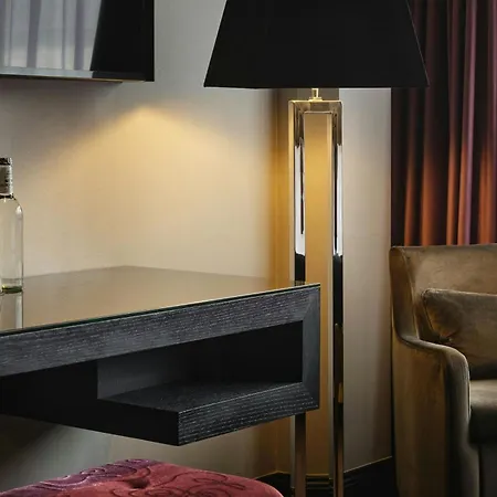 ホテル Roomers Frankfurt Central, Autograph Collection 5*