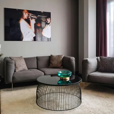 Roomers Frankfurt Central, Autograph Collection 5* フランクフルト