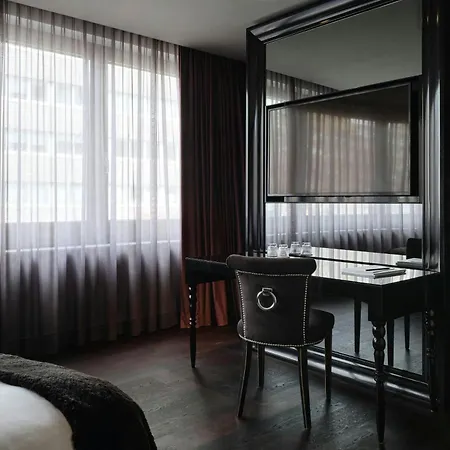 Отель Roomers Frankfurt Central, Autograph Collection