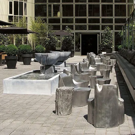 Roomers Frankfurt Central, Autograph Collection Hotell 5*