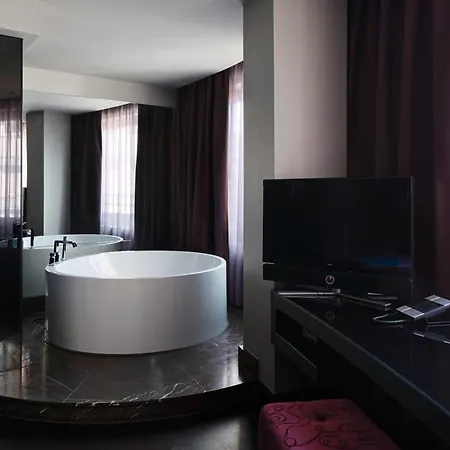 Roomers Frankfurt Central, Autograph Collection