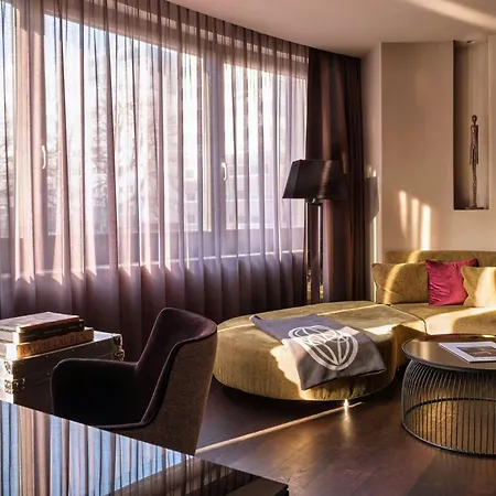 Roomers Frankfurt Central, Autograph Collection