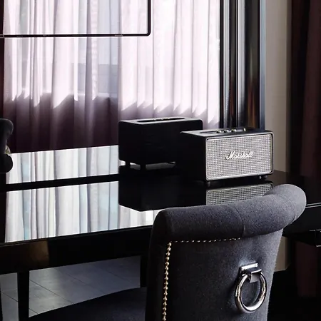 Roomers Frankfurt Central, Autograph Collection 5*