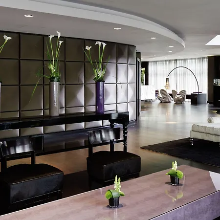 Roomers Frankfurt Central, Autograph Collection