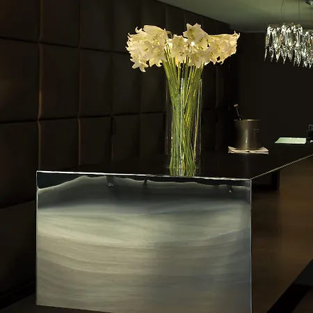 Hotel Roomers Frankfurt Central, Autograph Collection