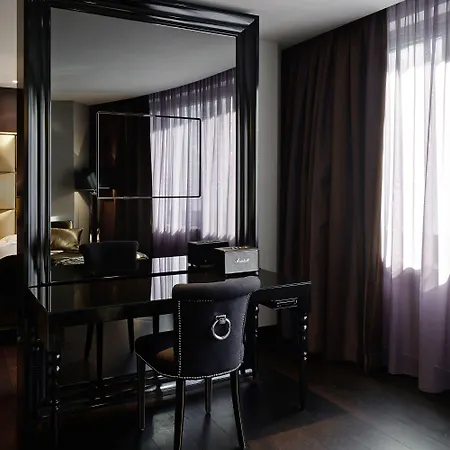 Roomers Frankfurt Central, Autograph Collection 5*