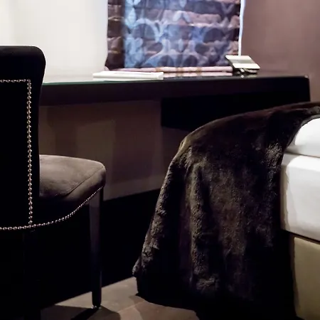 Roomers Frankfurt Central, Autograph Collection Hotell 5*