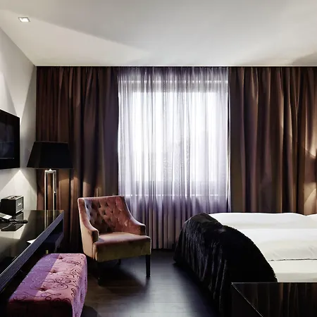 Roomers Frankfurt Central, Autograph Collection Hotel 5*