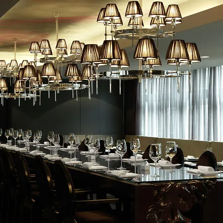 Roomers Frankfurt Central, Autograph Collection Hotel 5*