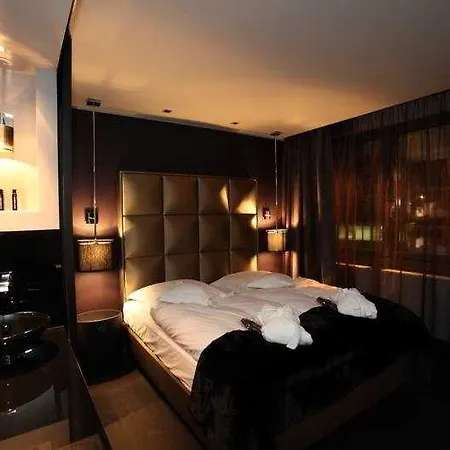 מלון Roomers Frankfurt Central, Autograph Collection