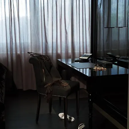 Roomers Frankfurt Central, Autograph Collection 5*
