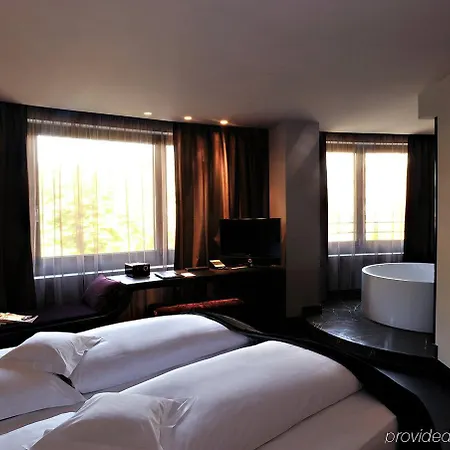 Roomers Frankfurt Central, Autograph Collection 5*