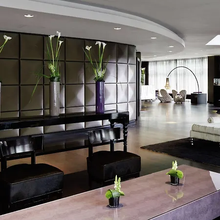 מלון Roomers Frankfurt Central, Autograph Collection