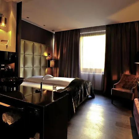 Roomers Frankfurt Central, Autograph Collection 5*