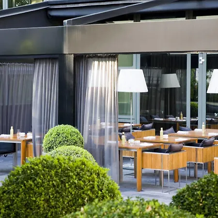 Roomers Frankfurt Central, Autograph Collection מלון 5*