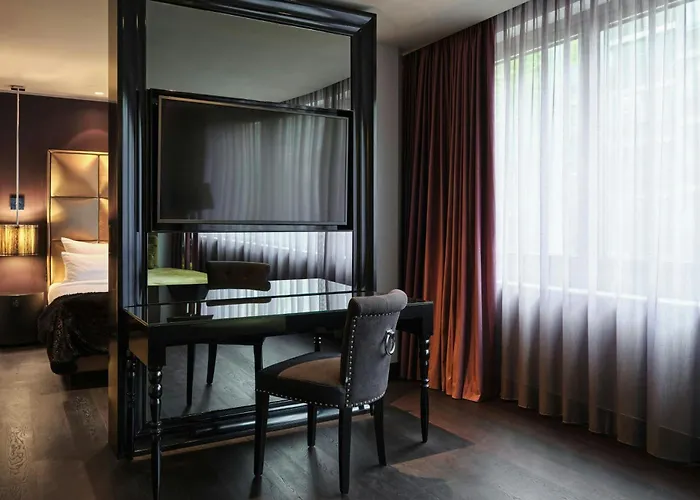Hotel Roomers Frankfurt Central, Autograph Collection