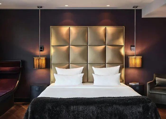 Roomers Frankfurt Central, Autograph Collection 5*
