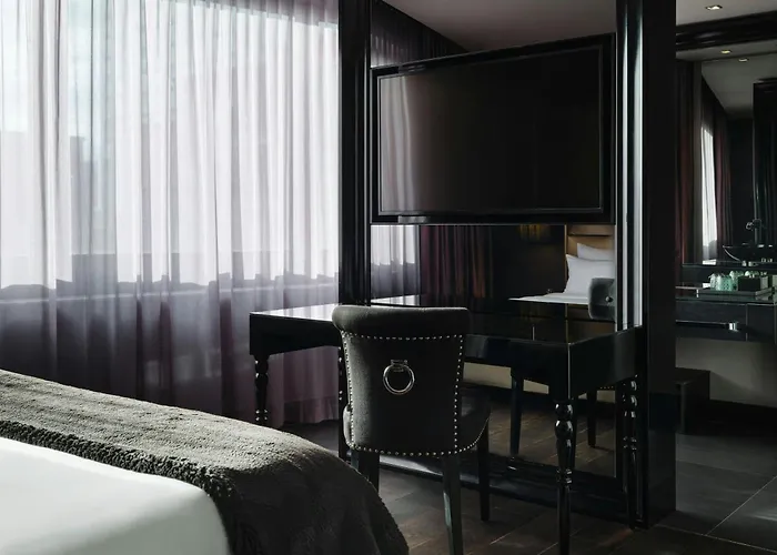 Roomers Frankfurt Central, Autograph Collection