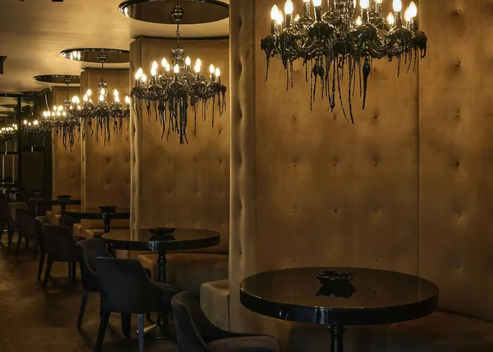 Roomers Frankfurt Central, Autograph Collection 5*