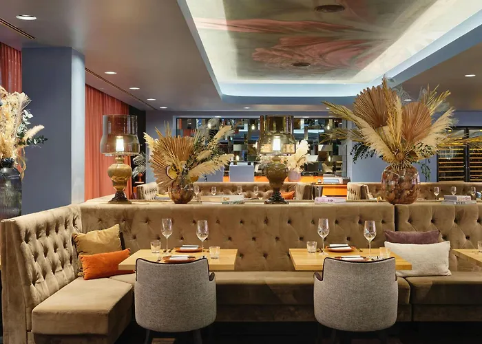 Hotel Roomers Frankfurt Central, Autograph Collection 5*