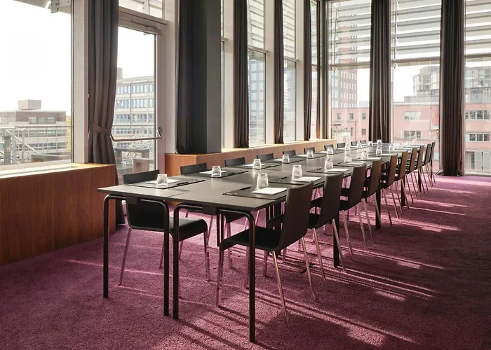 Roomers Frankfurt Central, Autograph Collection 5*